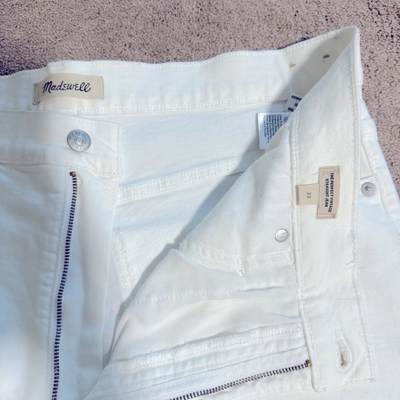 Madewell- The Perfect Vintage Straight Jean in Tile White: Ripped-Knee Edition - Picture 5 of 5